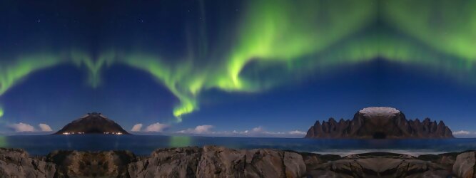 Trip Steiermark Reisetipps - Polarlichter Norwegen Tromso - Skandinaviens eiskalte Schönheit fasziniert mit atemberaubenden Nordlichtern und geradezu außerirdisch imposanten Gebirgskulissen. Land der Mitternachtssonne am Polarkreis, ein Paradies für Wanderer, Naturfreunde, Hobbyfotografen und Instagram er/innen. Tromsø liegt unter dem sogenannten „Nordpollichtoval“, das den magnetischen Nordpol wie ein Ring oder Gürtel umschließt. Hier wird das Polarlicht auch Aurora Borealis genannt. Aufgrund der Struktur des Erdmagnetfeldes sind sie in dieser Region auch in Zeiten geringer Sonnenaktivität besonders häufig und intensiv zu beobachten.