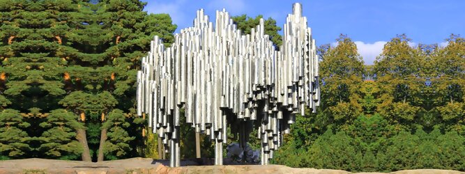 Trip Steiermark Reisetipps - Sibelius Monument in Helsinki, Finnland. Wie stilisierte Orgelpfeifen, verblüfft die abstrakt kühne Optik dieser Skulptur und symbolisiert das kreative künstlerische Musikschaffen des weltberühmten finnischen Komponisten Jean Sibelius. Das imposante Denkmal liegt in einem wunderschönen Park. Der als „Johann Julius Christian Sibelius“ geborene Jean Sibelius ist für die Finnen eine äußerst wichtige Person und gilt als Ikone der finnischen Musik. Die bekanntesten Werke des freischaffenden Komponisten sind Symphonie 1-7, Kullervo und Violinkonzert. Unzählige Besucher aus nah und fern kommen in den Park, um eines der meistfotografierten Denkmäler Finnlands zu sehen.